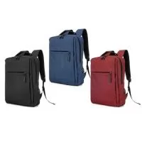 Mochila de nylon 21 litros com três compartimentos, sendo o principal com bolso para notebook 15,6. Com divisórias internas para acessórios, a mochila possui bolso lateral e suporte externo usb.