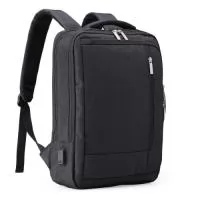 Mochila de poliéster 19 litros com 4 compartimentos, sendo o principal com bolso para notebook 15,6 e compartimento com bolso sanfonado, ideal para documentos. Com divisórias internas para acessórios, a mochila possui suporte externo USB, alça para engate em malas de viagem e duas alças de mãos, sendo uma delas para o transporte da mochila no formato pasta.
