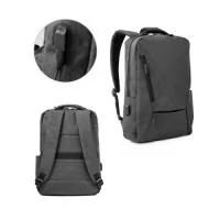 Mochila para notebook em 900D de alta densidade com um compartimento principal com divisória almofadada para notebook 15,6" e diversos bolsos interiores. Contém ainda 2 bolsos frontais, 1 lateral e entrada USB. Parte posterior e alças almofadadas com banda para transporte em trolley. Capacidade até 14 L. 310 x 440 x 110 mm