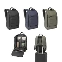 Mochila para notebook em 600D, poliéster reciclado (100% rPET), de alta densidade, com revestimento resistente à água e forro em 210D poliéster reciclado (100% rPET). Possui um compartimento principal com diversos bolsos e 2 divisórias almofadadas para notebook até 16" e tablet até 10.1". Bolso frontal com zíper com divisórias interiores. Bolso lateral ideal para transportar a sua squeeze. A parte posterior tem um acolchoamento extra e incorpora uma alça para trolley em caso de necessidade. Faixa refletora na parte da frente da mochila. Capacidade até 19 L. 300 x 460 x 160 mm