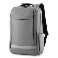 Mochila para notebook em tecido poliéster com detalhe em PVC e interior em 210D.  Parte externa: Bolso frontal com ziper. Bolso pequeno na lateral direita. Conector USB e conector P2 para fone de ouvido ligado ao interior da mochila com cabos. Alça de mão e ombro acolchoada. Engate para mala de viagem.  Parte interna: Compartimento acolchoado p/ notebook 40x28cm. Tamanho total do Notebook - 15.6" Cinto p/ travamento do notebook. Bolso interno 11x1cm. Bolso interno 11x9cm. Bolso porta Tablet 23x19cm.  Acolchoado duplo.
