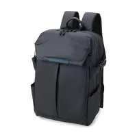 Mochila de 30 Litros confeccionada em couro sintético resistente à água. Contém três compartimentos, sendo um deles exclusivo para acomodar capacete de bicicleta e outro para notebook de 15,6" com revestimento aveludado. A mochila possui faixa e detalhes refletivos, bolsos externos nas laterais, bolso interno de plástico exclusivo para itens molhados, bolso interno de tela, alça para engate em mala de viagem, alça regulável revestida com espuma, parte traseira também revestida com espuma para maior conforto e fivelas para melhor expansão e segurança da mochila.