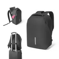 Mochila para notebook em 600D ripstop. Sistema antirroubo: compartimento principal com divisória para notebook até 15.6" e bolso frontal com duplo acesso. Contém alça de transporte para trolley e alças e parte posterior almofadadas. Elemento refletor na parte frontal da mochila. Capacidade até 17 L. 310 x 410 x 155mm