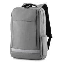 Mochila para notebook em tecido poliéster 600D com detalhe em PVC e interior em 210D.  Parte externa: Bolso frontal com ziper. Bolso pequeno na lateral direita. Conector USB e conector P2 para fone de ouvido ligado ao interior da mochila com cabos. Alça de mão e ombro acolchoada. Engate para mala de viagem.  Parte interna: Compartimento acolchoado p/ notebook 40x28cm. Tamanho total do Notebook - 15.6" Cinto p/ travamento do notebook. Bolso interno 11x1cm. Bolso interno 11x9cm. Bolso porta Tablet 23x19cm.