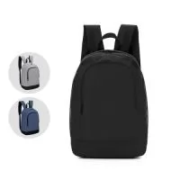 Mochila para notebook em tecido poliéster 300D e interior em 210D.  Parte externa: Bolsos frontal com ziper; Alça de ombro acolchoada; Alça de mão. Parte interna: Compartimento acolchoado p/ notebook de 30x28. Tamanho total do Notebook - 15,6"