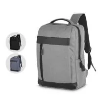 Mochila para notebook em tecido poliéster 600D  Parte externa: Alças de mão e de ombro acolchoadas; 2 bolsos frontais com zíper; Conector USB na lateral;  Parte interna: Compartimento para Notebook, Tamanho total do Notebook - 15,6"
