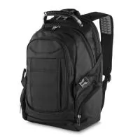 Mochila para notebook em tecido poliéster 1680D (Externo) e 210D (interno).  Parte Externa: Alça de mão com cabo de aço e pegador emborrachado. Bolso frontal, dois bolsos laterais. Saída para fone de ouvido e USB. Forro de costas acolchoado. Engate para peitoral, ideal para corridas ou caminhadas com a mochila.  Parte Interna: Compartimento acolchoado p/ notebook 29x46cm. Tamanho total do Notebook - 15,6" Porta documentos e caneta.