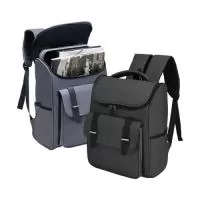 Mochila Executiva em Couro Sintético Resistente à Água – Compacta, Sofisticada e Funcional Perfeita para profissionais modernos que precisam de espaço, praticidade e elegância no dia a dia. Esta mochila executiva é confeccionada em couro sintético de alta resistência, com acabamento sofisticado e proteção contra respingos d’água.  Conta com um compartimento principal amplo, além de dois bolsos internos exclusivos para notebooks de até 14”, ideais para quem precisa transportar seus equipamentos com segurança. Seu bolso frontal com fivela e botão magnético é ideal para documentos, livros ou outros itens de acesso rápido.  Nas laterais, possui dois bolsos funcionais para garrafa térmica, guarda-chuva ou objetos pessoais. Destaque também para o engate traseiro para malas de viagem e as alças acolchoadas (de mão e de costas), que proporcionam conforto extra em qualquer situação.  ???? Especificações Técnicas: Altura: 38 cm  Largura: 30 cm  Profundidade: 15,5 cm  Peso aproximado: 744 g  Mate