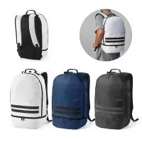 Mochila em poliéster reciclado 290T e sarja com forro em poliéster reciclado 210D. Possui um compartimento principal e um compartimento inferior ideal para guardar sapatos. Mochila totalmente forrada com costas e alças almofadadas. Contém duas faixas
