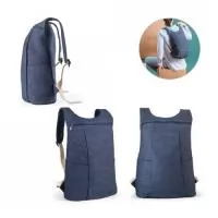 Mochila casual em denim reciclado (300 g/m²). Contém 2 bolsos frontais e alças ajustáveis com webbing de algodão. As costuras interiores são reforçadas para maior resistência. Capacidade até 8 L. 290 x 400 x 130 mm