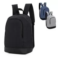 Mochila para notebook em tecido poliéster 300D e interior em 210D.  Parte externa: Bolsos frontal com ziper; Alça de ombro acolchoada; Alça de mão. Parte interna: Compartimento acolchoado p/ notebook de 30x28. Tamanho total do Notebook - 15,6"