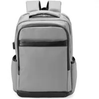 Descrição: Nossa mochila de 26 litros combina funcionalidade e conforto! Feita em couro sintético resistente à água e com design inteligente, é perfeita para impressionar no mundo corporativo.  Conta com quatro compartimentos estratégicos: um frontal, outro com bolsos e divisórias para documentos e canetas, um compartimento antifurto para proteger os itens mais valiosos e um principal, com espaço para notebooks de até 15,6" e entrada para cabo USB. Além disso, possui plaquinha para personalização exclusiva, dois bolsos laterais, alças reguláveis e acolchoadas que distribuem o peso de forma equilibrada, acabamentos refletivos e uma parte traseira acolchoada, garantindo mais conforto. Para completar, conta com engate para malas de viagem, sendo a parceira ideal além do dia a dia do trabalho. Acompanha plaquinha metálica personalizável.  Altura :  40 cm  Largura :  26 cm  Profundidade :  13 cm