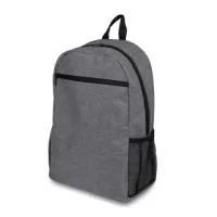 	Mochila confeccionada em tecido externo de poliéster 300D e interno em poliéster 190D. Com bolso frontal com zíper, dois bolsos laterais e compartimento interno para notebook de até 15,6.