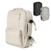 	Mochila para notebook com expansor, confeccionada em tecido externo de poliéster 600D com detalhe em PU no zíper e tecido interno em poliéster 210D. Conta com dois bolsos frontais com zíper, alças de mão e de ombro acolchoadas, conector USB na lateral, engate para mala de viagem e três engates rápidos. Possui ainda dois compartimentos com divisórias para pequenos objetos e compartimento acolchoado para notebook de até 15,6”. Possui uma capacidade de 15 Litros (Fechada) e 31 Litros (Expandida).