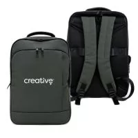 A Mochila Antifurto para Notebook oferece espaço e praticidade para transportar equipamentos, acessórios e objetos pessoais. Com capacidade aproximada de 22,9 litros, possui compartimento antifurto com três divisórias internas. O compartimento principal também conta com três divisórias, enquanto o espaço para notebook de até 19" possui elásticos diagonais para auxiliar na fixação do equipamento. O modelo ainda apresenta bolsos frontais, bolso lateral com regulagem por zíper, costas acolchoadas e encaixe para mala.  Características: Capacidade: aproximadamente 22,9 litros; Compartimento antifurto com três divisórias; Compartimento principal com três divisórias; Encaixe para notebook de até 19" com elásticos diagonais; Bolso frontal arredondado com quatro divisórias; Bolso frontal vertical com zíper; Bolso lateral com regulagem por zíper; Costas acolchoadas com encaixe para mala; Alça de mão, alça para pendurar e alças acolchoadas reguláveis; Dimensões: 50 × 30,5 × 15 cm.  Importante: As