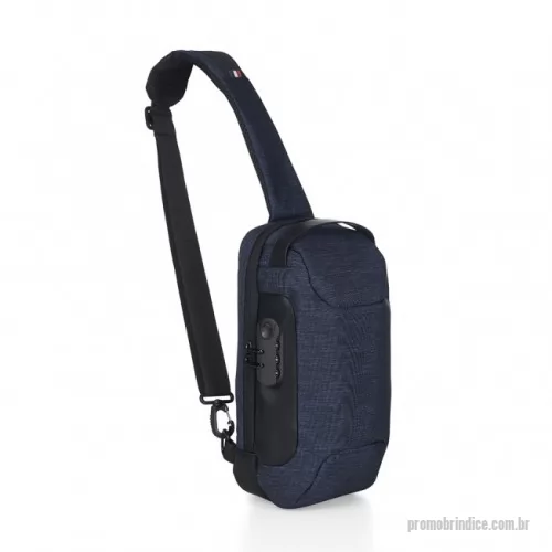 Mochila personalizada - Mochila de ombro com entrada USB e Micro USB lateral. A mochila possui, um compartimento principal com segredo (TSA), bolso oculto na parte traseira, além de 3 divisórias internas, sendo uma capaz de armazenar tablet, netbook ou Ipad de até 9 polegadas. Alça de mão e detalhes laterais e inferiores em couro sintético, tira de nylon na alça, 2 fivelas para opção de encaixe da alça, revestimento espumado antitranspirante na parte traseira e na alça, e tecido resistente a água.