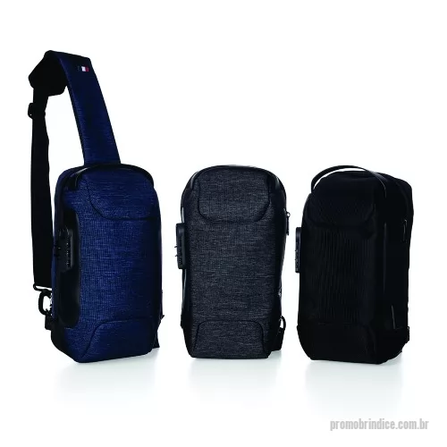 Mochila personalizada - Mochila de ombro com entrada USB e Micro USB lateral. A mochila possui, um compartimento principal com segredo (TSA), bolso oculto na parte traseira, além de 3 divisórias internas, sendo uma capaz de armazenar tablet, netbook ou Ipad de até 9 polegadas. Alça de mão e detalhes laterais e inferiores em couro sintético, tira de nylon na alça, 2 fivelas para opção de encaixe da alça, revestimento espumado antitranspirante na parte traseira e na alça, e tecido resistente a água.