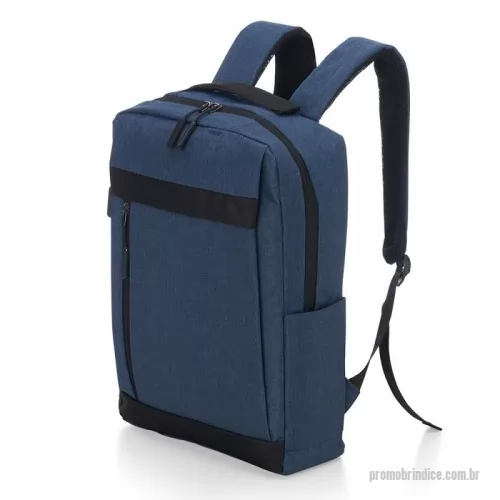 Mochila personalizada - Mochila confeccionada em nylon com compartimento para notebook até 15,6 polegadas. Contém compartimento grande com divisórias para documentos, eletrônicos e caneta, dois compartimentos frontais com abertura vertical, bolso lateral e adaptador USB externo com cabo acoplado, permitindo a conexão de um carregador portátil de dentro da mochila e transferência da carga para o lado externo, ocultando o carregador e viabilizando a utilização do celular durante o processo. Contém zíperes com pegadores plásticos, alça de mão em nylon e alças para as costas ajustáveis com revestimento espumado antitranspirante.