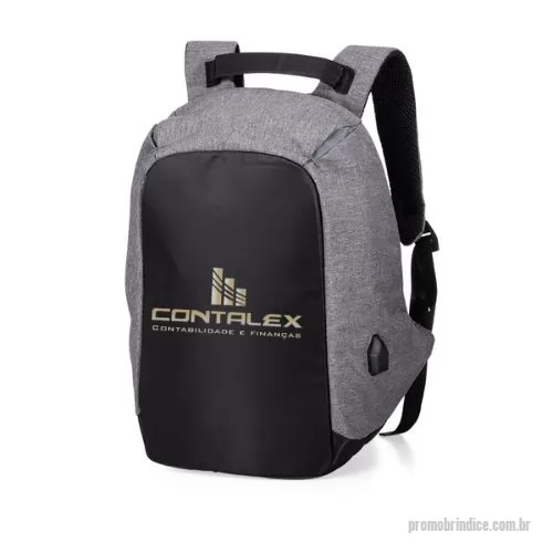 Mochila personalizada - Mochila anatômica antifurto de 29 litros em poliéster resistente à água com dois compartimentos, sendo um deles exclusivo para cartões. Compartimento principal com amplo espaço e bolso para notebook 14, bolsos internos, suporte externo usb, alça para encaixe em malas de viagem e revestimento costado espumado.  Altura :  43,5 cm  Largura :  38 cm  Profundidade :  18 cm  Medidas aproximadas para gravação (CxL):  37 cm x 21 cm  Peso aproximado (g):  663