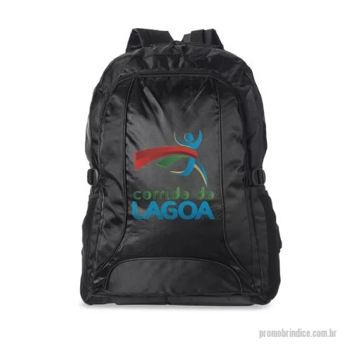 Mochila personalizada - Mochila de nylon 42 litros com dois compartimentos e bolsos laterais em malha. Possui fivelas laterais para regulagem de tamanho e duas alças de mãos, sendo uma delas reforçada com pegador plástico. Altura :  50 cm  Largura :  37 cm  Profundidade :  23 cm  Medidas aproximadas para gravação (CxL):  31 cm x 15 cm  Peso aproximado (g):  523