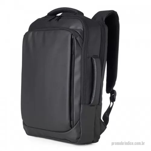 Mochila personalizada - Mochila em couro sintético 17 litros resistente à água com cinco compartimentos, sendo o principal com bolso para notebook 156. Com divisórias internas para acessórios, a mochila possui suporte externo usb, alça para encaixe em malas de viagem e duas alças de mãos, sendo uma delas lateral para o transporte da mochila no modo pasta