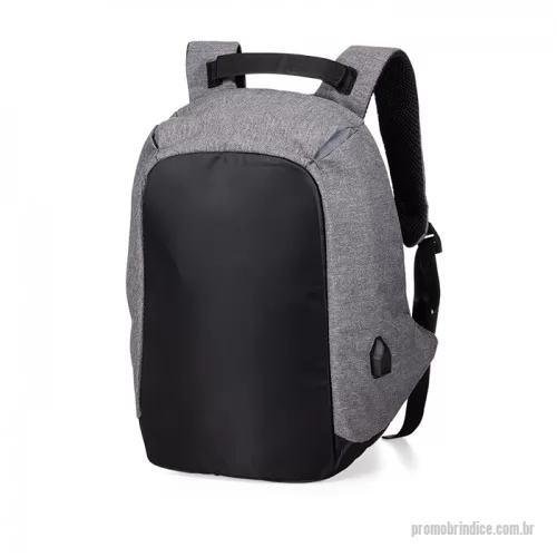Mochila personalizada - Mochila anatômica antifurto de 29 litros em poliéster resistente à água com dois compartimentos, sendo um deles exclusivo para cartões. Compartimento principal com amplo espaço e bolso para notebook 14, bolsos internos, suporte externo usb, alça para encaixe em malas de viagem e revestimento costado espumado.