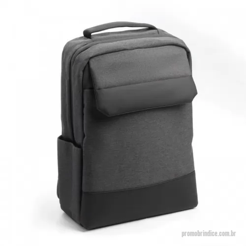 Mochila personalizada - Mochila p/ Notebook em tecido poliéster.  Parte externa: Bolso frontal com ziper. Bolso pequeno na lateral direita. Conector USB. Alça de mão. Alça de ombro acolchoada. Engate para mala de viagem.  Parte interna: Compartimento acolchoado p/ notebook até 15.6