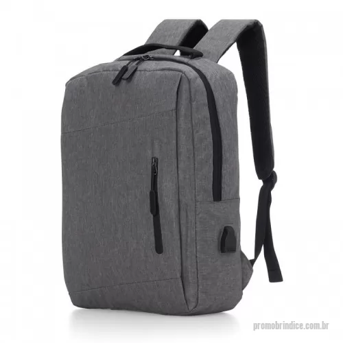 Mochila personalizada - Mochila de nylon 21 litros com três compartimentos, sendo o principal com bolso para notebook 15,6. Com divisórias internas para acessórios, a mochila possui bolso lateral e suporte externo usb.