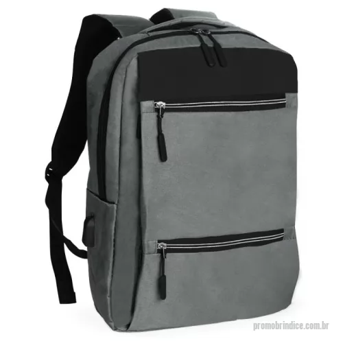 Mochila personalizada - Mochila de nylon 20 litros com quatro compartimentos, sendo o principal com bolso para notebook 156. Com divisórias internas para acessórios, a mochila possui bolso lateral, suporte externo usb e alça para encaixe em malas de viagem.  Material: Nylon Altura :  41,5 cm Largura :  30 cm Profundidade :  16,5 cm Medidas aproximadas para gravação (CxL):  21 cm x 15 cm Peso aproximado (g):  438