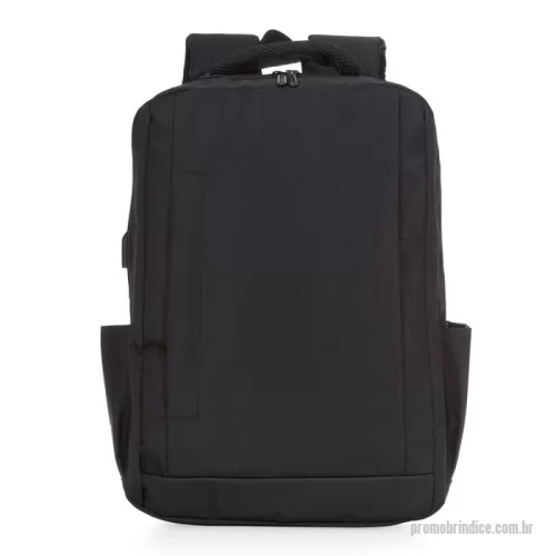Mochila personalizada - Mochila de nylon 21 litros com dois compartimentos, sendo o principal com bolso para notebook 15,6. Com divisórias internas para acessórios, a mochila possui bolsos laterais, suporte externo usb, duas alças de mãos e alça para engate em malas de viagem.