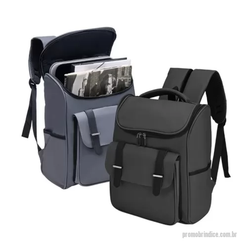 Mochila personalizada - Ideal para quem busca uma mochila executiva espaçosa e compacta para atender às necessidades modernas do dia a dia. Produzida em couro sintético resistente à água, projetada para oferecer conforto e praticidade, conta com um compartimento principal para diversos itens e dois bolsos exclusivos para notebooks de até 14. Possui ainda um bolso frontal com fivela e fechamento em botão magnético, excelente para documentos e até livros. Além disso, contém dois bolsos laterais para garrafa térmica e guarda-chuva, engate para mala de viagem e alças de mãos e costas acolchoadas que garantem maior conforto.