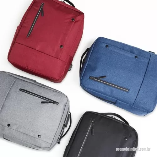 Mochila personalizada -  Mochila de Nylon 22 Litros com 4 compartimentos, sendo o principal com bolso para notebook 15,6. Com divisórias internas para acessórios, a mochila possui bolso lateral, suporte externo USB e alça para engate em malas de viagem.