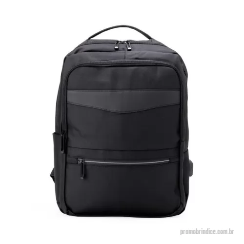 Mochila personalizada - Mochila de nylon 22 Litros com detalhes em couro sintético e três compartimentos, sendo o principal com bolso para notebook 15,6. Mochila possui bolso lateral e suporte externo usb. Altura : 41 cm Largura : 30 cm Profundidade : 18 cm 