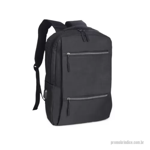 Mochila personalizada - Mochila de nylon 20 litros com quatro compartimentos, sendo o principal com bolso para notebook 156. Com divisórias internas para acessórios, a mochila possui bolso lateral, suporte externo usb e alça para encaixe em malas de viagem. Altura : 41,5 cm Largura : 30 cm Profundidade : 16,5 cm 