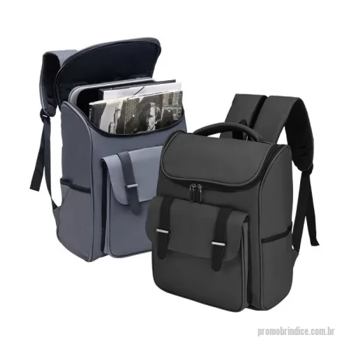 Mochila personalizada -  Ideal para quem busca uma mochila executiva espaçosa e compacta para atender às necessidades modernas do dia a dia. Produzida em couro sintético resistente à água, projetada para oferecer conforto e praticidade, conta com um compartimento principal para diversos itens e dois bolsos exclusivos para notebooks de até 14. Possui ainda um bolso frontal com fivela e fechamento em botão magnético, excelente para documentos e até livros. Além disso, contém dois bolsos laterais para garrafa térmica e guarda-chuva, engate para mala de viagem e alças de mãos e costas acolchoadas que garantem maior