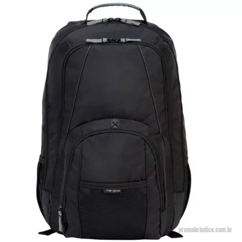 Mochila personalizada - A mochila Targus 17 Groove contém um compartimento acolchoado projetado para proteger notebooks com telas de até 17. A mochila também equipada com um bolso frontal que inclui alas de caneta e um bolso de mídia com saída de fone de ouvido para ouvir música facilmente. Além do compartimento para notebook, a mochila Groove também possui uma grande compartimento para carregar livros ou fichários, além de vários compartimentos de acessórios, dois suportes de garrafa de água e um conveniente bolso lateral com zíper para armazenamento extra. Seja em viagens, frequentando a escola ou transportando seu notebook para o trabalho, esta mochila casual funcional para o viajante comum.