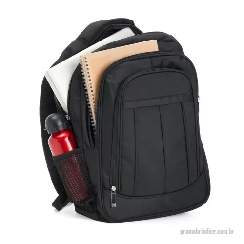 Mochila personalizada - Mochila de poliéster 26 litros com três compartimentos, sendo o principal com bolso para notebook 15,6. A mochila possui bolsos laterais em malha, duas alças de mãos e área costada com revestimento espumado.