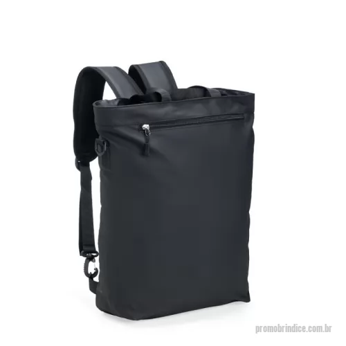 Mochila personalizada - Nossa Mochila de PU 18L é a solução perfeita para te acompanhar nas mais diversas necessidades, podendo ser utilizada de três formas, se adaptando facilmente a diferentes ocasiões. Com um design moderno e descontraído, inspirado no formato saco, é feita em PU resistente à água e conta com três compartimentos: um frontal, outro na parte traseira, onde as alças podem ser guardadas quando usada como bolsa e, quando utilizada no modo mochila, esse espaço se transforma em mais um compartimento. Já o compartimento principal oferece amplo espaço e um bolso com zíper para manter itens menores acessíveis e fáceis de encontrar. Além disso, possui alças de mão e uma alça transversal removível, proporcionando ainda mais versatilidade. Seu design flexível a torna uma excelente escolha para quem busca uma bolsa funcional e estilosa.