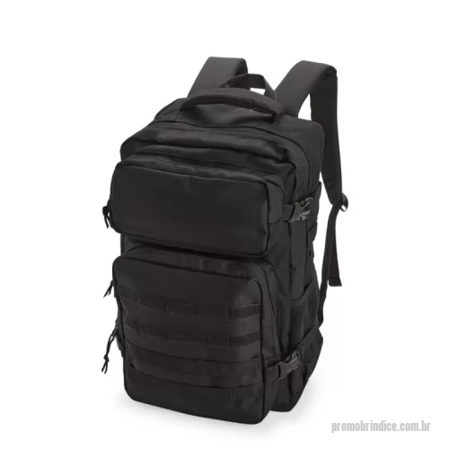 Mochila personalizada - Mochila em Oxford 600D impermeável, fechamento em zíper com fechamento em zíper e puxadores em cordão de nylon, e capacidade de 24 litros. Possui divisória interna para notebooks de até 15,6 polegadas. Conta com dois compartimentos frontais de tamanhos diferentes, sendo um com tiras em velcro para fixação de patches e costura compatível com o encaixe de bolsos modulares, além de dois bolsos laterais em tela de nylon com elástico e cintas compressoras laterais. Dispõe ainda de alça superior e duas alças acolchoadas para as costas. Acompanha plaquinha metálica personalizável. Gravação da logomarca em 1 cor já inclusa.