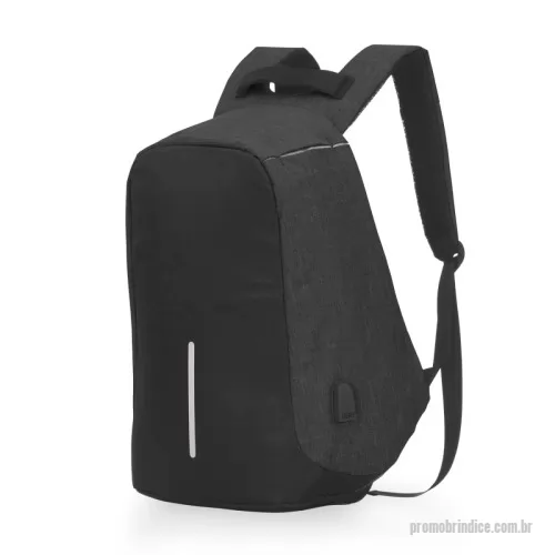 Mochila personalizada - Mochila Personalizada 14290 com sua logomarca. 20 anos ajudando a cotar Brindes Promocionais com várias empresas num único clique. Mochila anti-furto de poliéster. Pensando na segurança do usuário foi confeccionado o compartimento principal na área traseira, impossibilitando a abertura do produto mesmo com a mochila na costa do usuário. Possui dispositivo com entrada USB na parte externa com cabo USB acoplado internamente; permitindo a conexão de um carregador portátil na área interna e a conexão de um eletrônico na área externa, viabilizando a carga e utilização do eletrônico enquanto caminha. Área interna do compartimento principal: bolso para notebook de 15,6 polegadas, bolso para tablet, quatro bolsos para acessórios, possui nas laterais internas sistema de velcro, maximizando a segurança da mochila. Parte frontal com faixa refletiva, alças para as costas ajustáveis revestidas com espuma para um maior conforto sendo uma delas com bolso de zíper, alça para mãos e alça horizontal para encaixe em malas de viagem.  Altura: 28 cm Largura: 24 cm Profundidade: 11 cm Medidas aproximadas para gravação(CxL): 21 cm x 21 Mochila anti-furto de poliéster. Pensando na segurança do usuário foi confeccionado o compartimento principal na área traseira, impossibilitando a abertura do produto mesmo com a mochila na costa do usuário. Possui dispositivo com entrada USB na parte externa com cabo USB acoplado internamente; permitindo a conexão de um carregador portátil na área interna e a conexão de um eletrônico na área externa, viabilizando a carga e utilização do eletrônico enquanto caminha. Área interna do compartimento principal: bolso para notebook de 15,6 polegadas, bolso para tablet, quatro bolsos para acessórios, possui nas laterais internas sistema de velcro, maximizando a segurança da mochila. Parte frontal com faixa refletiva, alças para as costas ajustáveis revestidas com espuma para um maior conforto sendo uma delas com bolso de zíper, alça para mãos e alça horizontal para encaixe em malas de viagem.  Altura: 28 cm Largura: 24 cm Profundidade: 11 cm Medidas aproximadas para gravação(CxL): 21 cm x 21 Mochila Personalizada, 179802, Smart Gifts. Clique e Cote no Portal PromoBríndice!