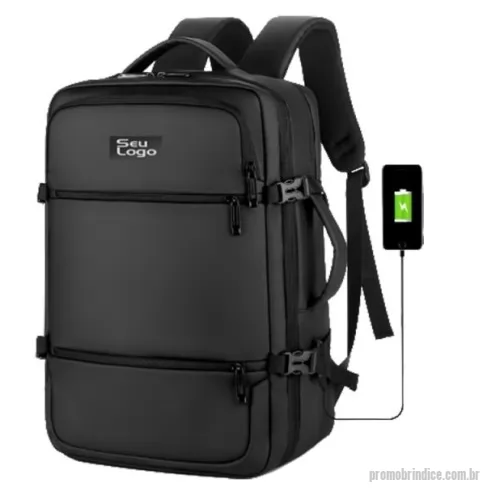 Mochila personalizada - A Mochila Executiva Reforçada com Cabo P2 (B-700BL-HEI) foi desenvolvida para atender às necessidades de profissionais modernos que valorizam segurança, tecnologia e estilo no seu dia a dia. Com estrutura resistente e acabamento premium, ela combina elegância e durabilidade em um só produto.  Com dimensões de 45 x 30 x 16 cm, essa mochila possui amplo espaço interno com divisórias organizadas, ideais para notebook, tablet, documentos e acessórios. Seu diferencial exclusivo é a entrada lateral com Cabo P2, que permite conectar seu fone de ouvido diretamente à mochila, garantindo praticidade e acesso rápido à sua música ou chamadas durante deslocamentos.  Possui alças acolchoadas ajustáveis, alça superior reforçada, painel traseiro com sistema respirável, além de encaixe para carrinho de mala, facilitando o transporte em viagens. O zíper duplo e os bolsos ocultos aumentam a segurança dos seus pertences.  Seja para viagens a trabalho, rotina empresarial ou estudo, essa mochila oferece con