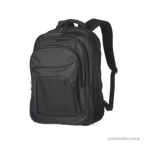 Mochila personalizada - Mochila de nylon 30 litros com três compartimentos, sendo o principal com bolso para notebook 15,6.Com bolsos laterais telados, a mochila possui alça para encaixe em malas de viagem, duas alças de mãos e alças para as costas com revestimento espumado. Acompanha plaquinha metálica.  Altura: 41,5 cm Largura: 28 cm Medidas aproximadas para gravação: (CxL): 1,8 cm x 4,3 cm