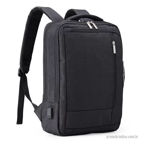 Mochila personalizada - Mochila de poliéster 21 litros com 4 compartimentos, sendo o principal com bolso para notebook 15,6 e compartimento com bolso sanfonado, ideal para documentos. Com divisórias internas para acessórios, a mochila possui suporte externo USB, alça para engate em malas de viagem e duas alças de mãos, sendo uma delas para o transporte da mochila no formato pasta.  Altura: 40 cm Largura: 30 cm Medidas aproximadas para gravação: (CxL): 25,5 cm x 18 cm
