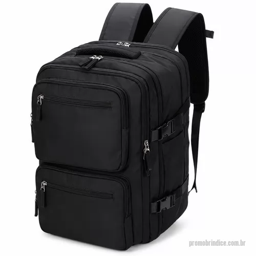 Mochila personalizada - Mochila expansível com capacidade máxima de 36 litros, obtida a partir da abertura do compartimento de expansão localizado na parte posterior. Confeccionada em Oxford acoplado encorpado impermeável, possui compartimento interno com cinco bolsos menores e oito compartimentos externos, incluindo espaço inferior para tênis, cinco compartimentos frontais, um deles com revestimento em PEVA para itens molhados, compartimento posterior para notebook de até 17,3 polegadas e bolso antifurto. Conta ainda com dois bolsos laterais com elástico, adaptador USB externo, engates laterais de compressão com fivelas plásticas e revestimento em tecido respirável na parte posterior, nas alças para as costas e na alça de mão.