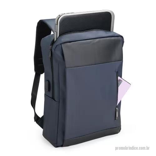 Mochila personalizada - Mochila de 22 litros em poliuretano impermeável. Compartimento acolchoado para notebook até 17. Cadeado numérico TSA antifurto.
