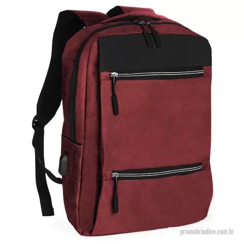Mochila personalizada - Mochila de nylon 20 litros com quatro compartimentos, sendo o principal com bolso para notebook 156. Com divisórias internas para acessórios, a mochila possui bolso lateral, suporte externo usb e alça para encaixe em malas de viagem.