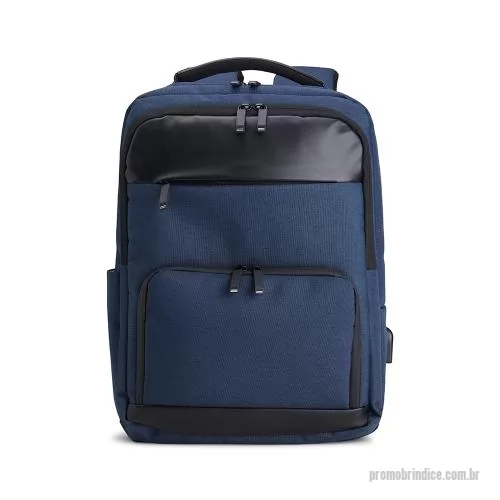 Mochila personalizada - Mochila de Poliéster 23 litros com detalhes em couro sintético. A mochila possui 4 compartimentos, sendo o principal com bolso para notebook 15,6 polegadas. Contém divisórias internas para acessórios, bolso lateral, alça para engate em malas de viage