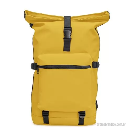 Mochila personalizada - Mochila de couro sintético de 41 litros resistente à água. Possui dois compartimentos, sendo o principal com bolso para notebook de 15,6 polegadas. Possui fechamento por zíper e cinto com velcro, fivelas nas laterais para maior ajuste e engate para m