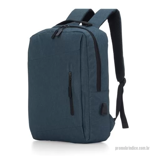Mochila personalizada - Mochila em nylon com capacidade máxima de até 17 litros. Possui três compartimentos, sendo o principal com divisórias para notebooks de até 15,6 polegadas e bolsos internos em diferentes tamanhos. Conta ainda com bolso lateral e suporte USB externo.