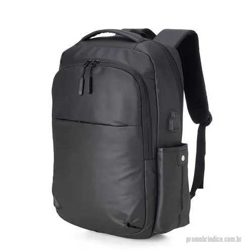 Mochila personalizada - Mochila em couro sintético 20 litros resistente à água com quatro compartimentos, sendo o principal com bolso para notebook até 14 polegadas e um exclusivo com proteção contra furto. Com divisórias internas para acessórios, a mochila possui bolsos la